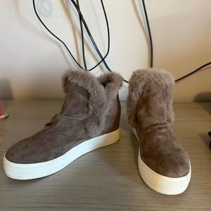 Very G, size 7 wedges.
